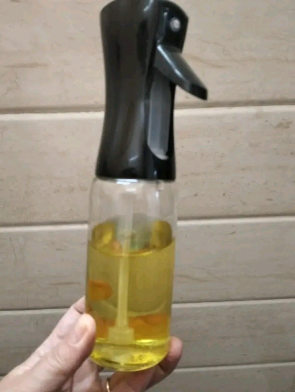 Close view of the Oil Spray Glass Bottle filled with cooking oil