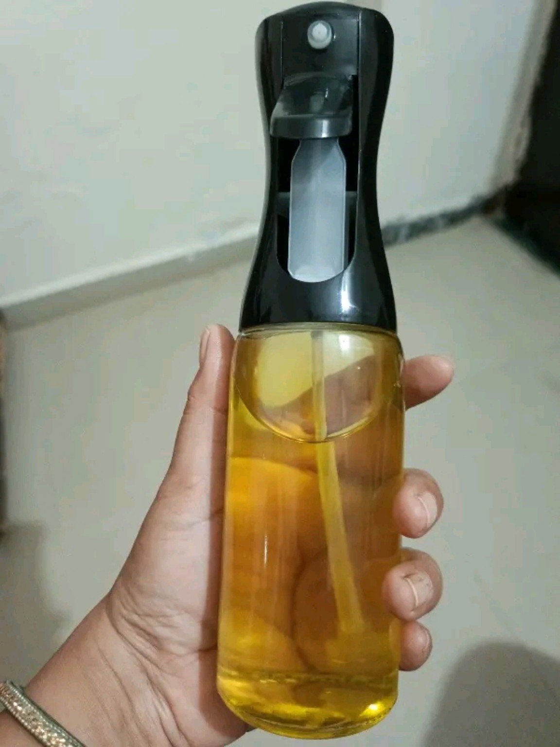 Front view of the Oil Spray Glass Bottle showing its trigger and spray outlet